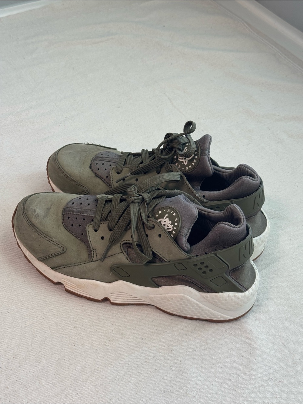 Nike Huarache Olive Green Low-Top Sneakers 41 EUR - 8 US